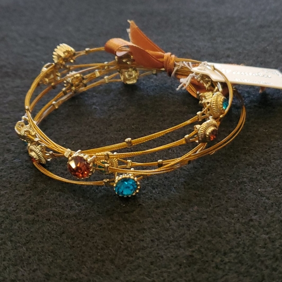 Pamela Jewelry - NWT GOLD TONE Bracelet